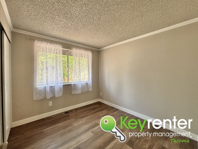 Building Photo - Stylishly Updated Lakewood Home in Seclude...