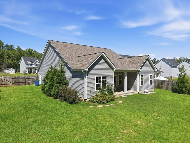 Building Photo - 233 Forester Dr