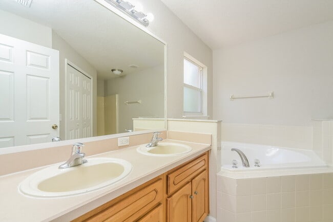 Building Photo - 1236 Apopka Ln