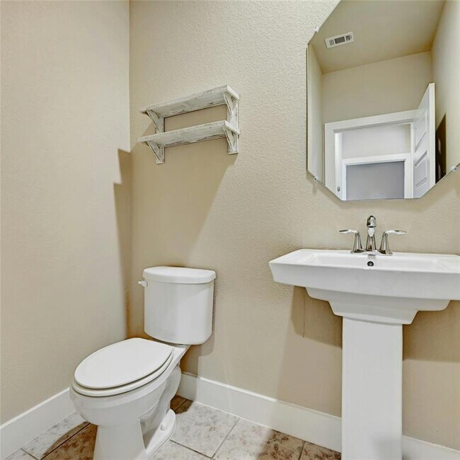 Building Photo - 8300 Brahma Dr