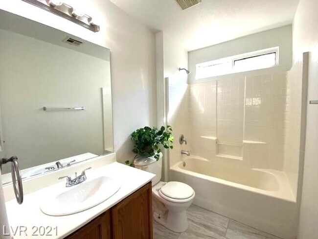 Building Photo - Gated Community! Fabulous 4 Bedrooms Plus Large Loft. One Bed and Bath Downstairs.