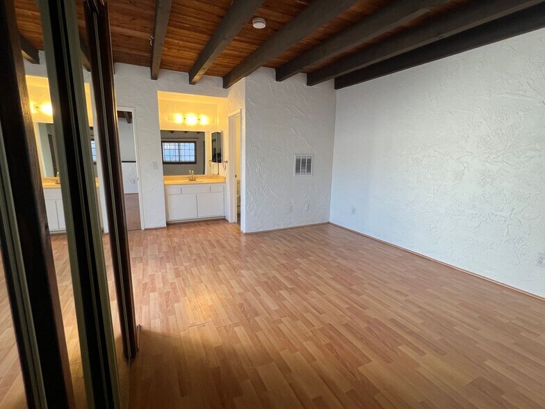 Building Photo - 2208 Grant Ave