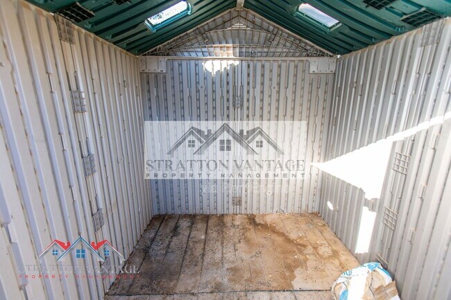 Building Photo - 16092 W Woodlands Ave