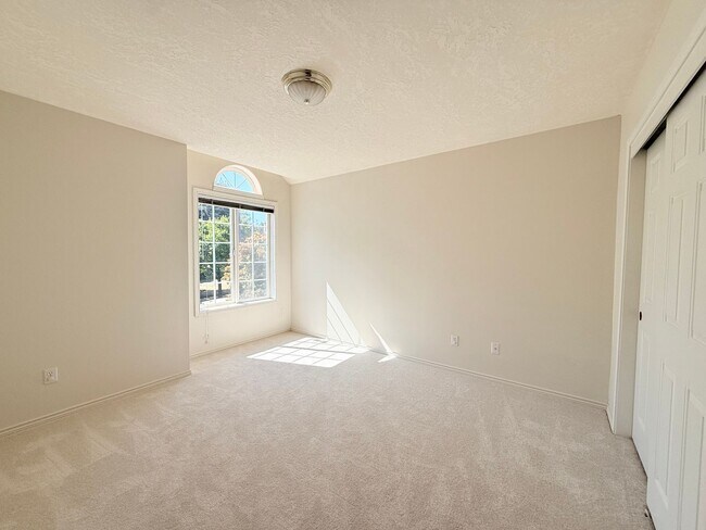 Building Photo - 16775 SW Springwater Ln