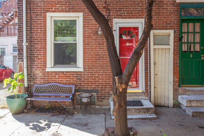 Building Photo - 720 S Percy St