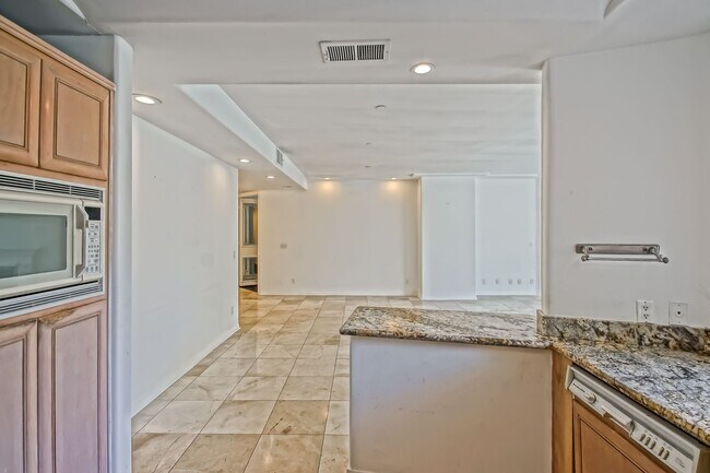 Building Photo - **Move in Special $1000 Off Third Months Rent** Remodeled Corner 3+2 Unit with Luxury Finishes Ne...