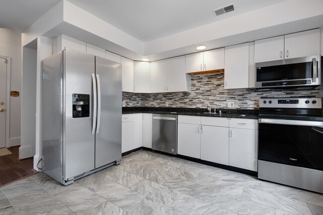 Building Photo - 2705 24th St NE