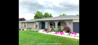 Building Photo - 676 E Howard Dr