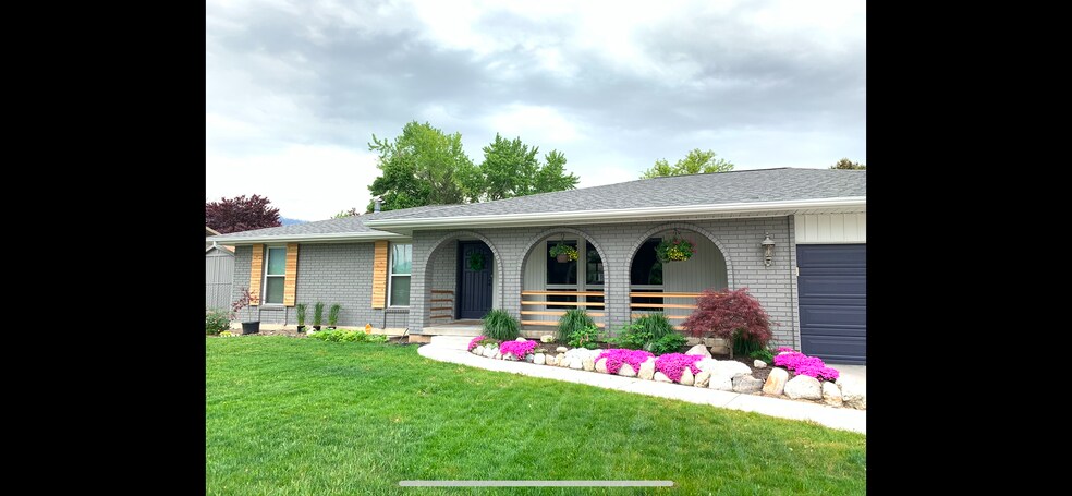 Primary Photo - 676 E Howard Dr