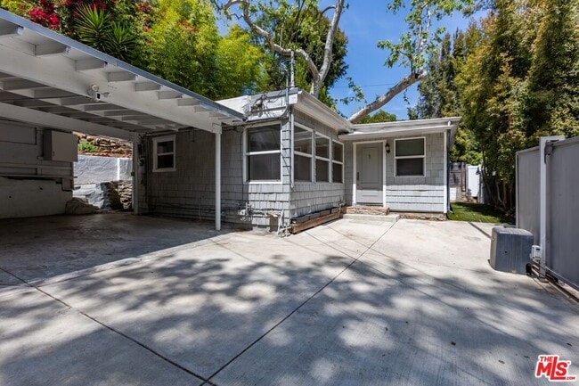 Building Photo - 2147 N Beverly Glen Blvd