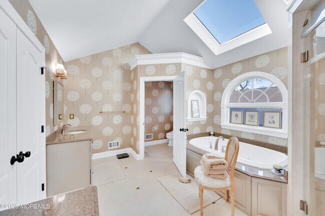 Building Photo - 619 Beacon Blvd