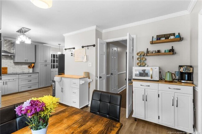 Building Photo - 3532 Kelburn Dr