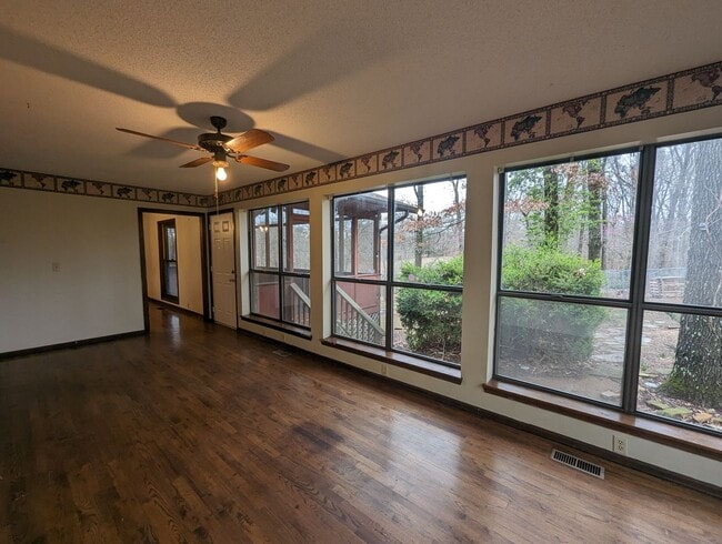Building Photo - 3 Bedroom 3 Bathroom Home in Batesville