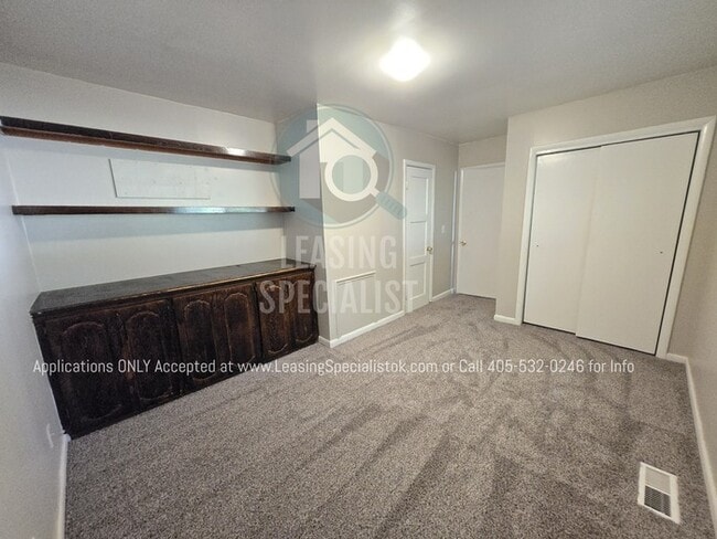 Building Photo - Charming Del City 4 Bed 2 bath!