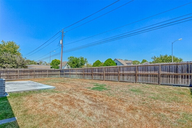 Building Photo - 16015 Surrey Woods Dr