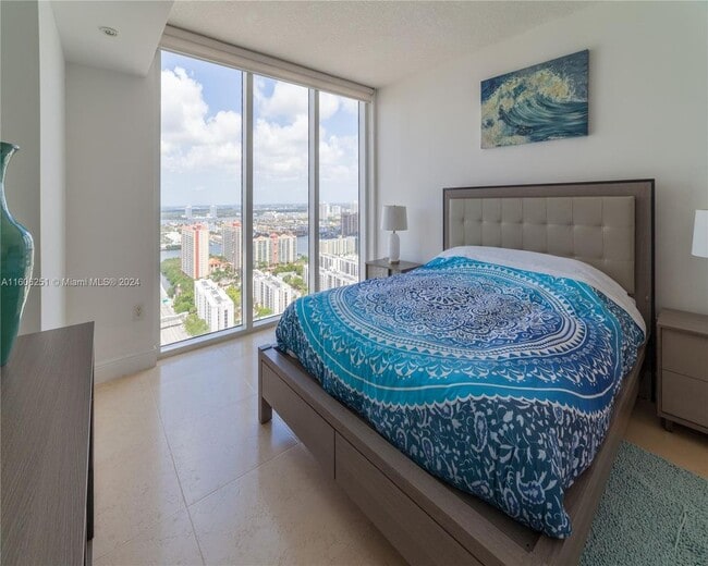 Building Photo - 16699 Collins Ave