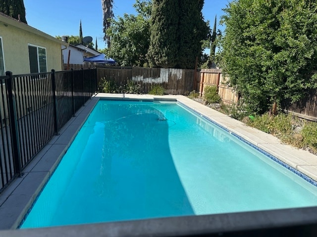 Building Photo - Tracy 4 Bedroom 2 Bathroom Home with a pool