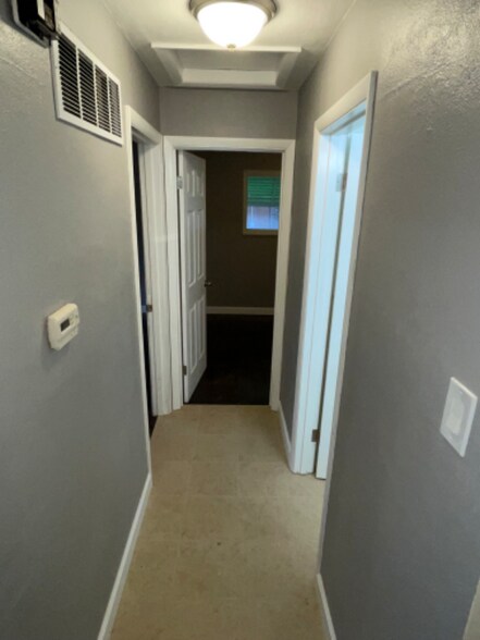 Building Photo - 3107 Chariton
