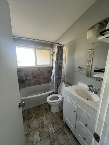 Building Photo - 16631 Sundown Dr