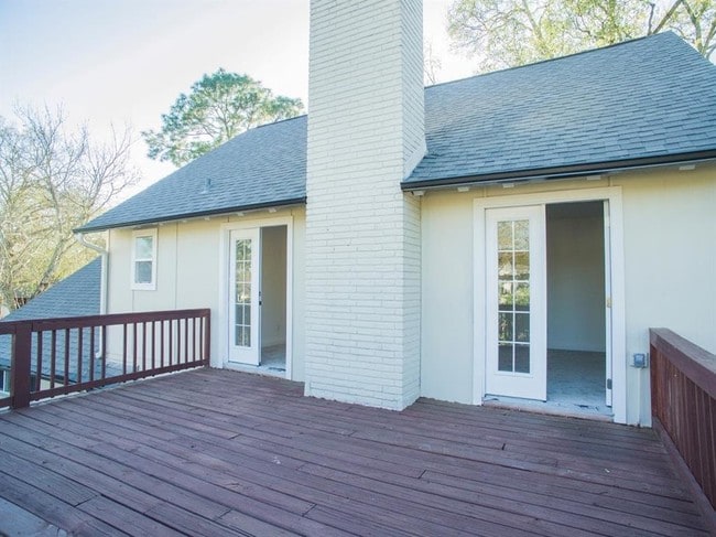 Building Photo - 10602 Riverview Dr