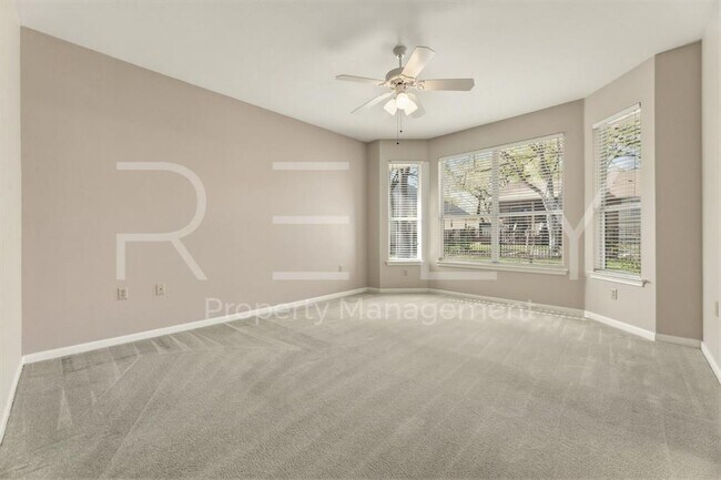 Building Photo - 280 Whispering Wind Dr