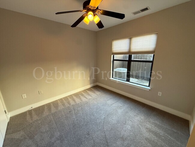 Building Photo - 809 Holly Ave NW