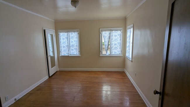 Building Photo - Beautiful 2 Bed 1.5 Bath Single Family Hom...