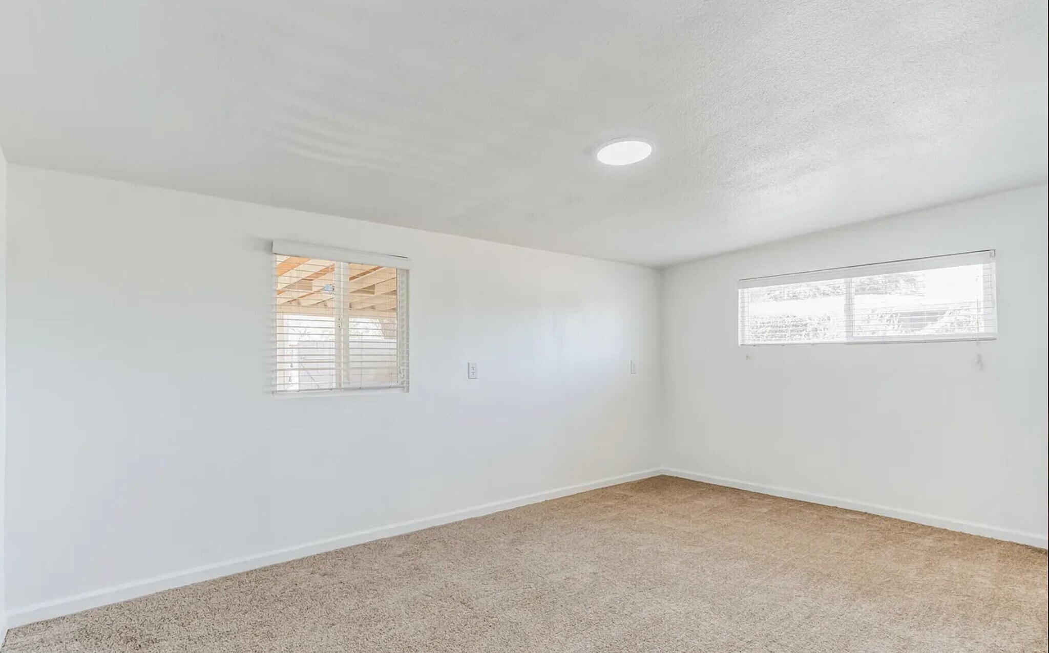 Building Photo - 850 E Freeman Pl