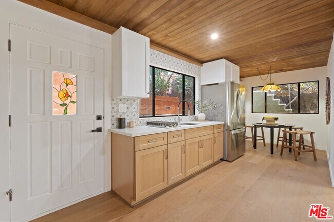 Building Photo - 8506 Oak Ct