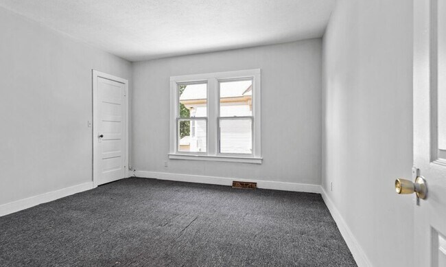 Building Photo - Salina S 1815 1817