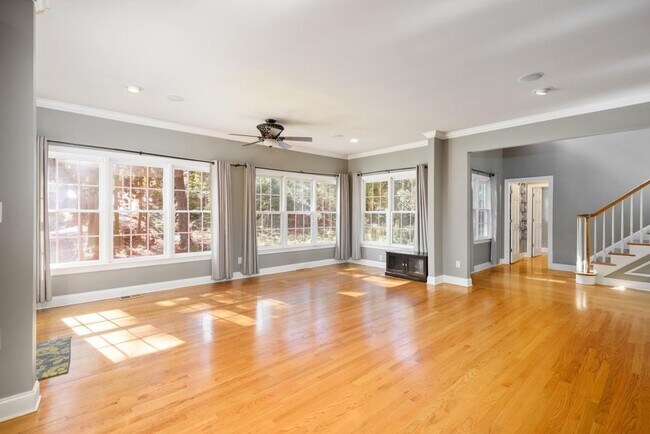 Building Photo - 4878 Long Island Dr NE