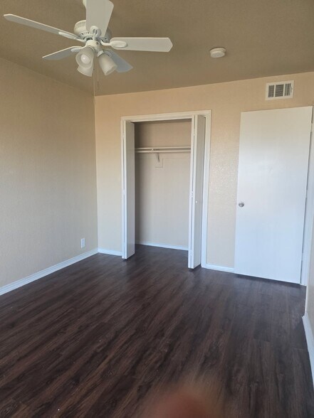 Building Photo - 2701 Green Oaks Rd
