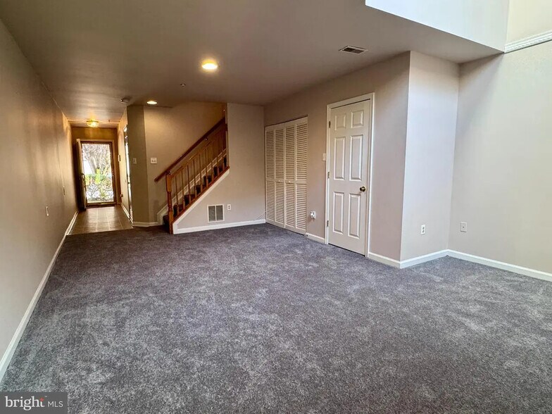 Building Photo - 3 Bailey Ln