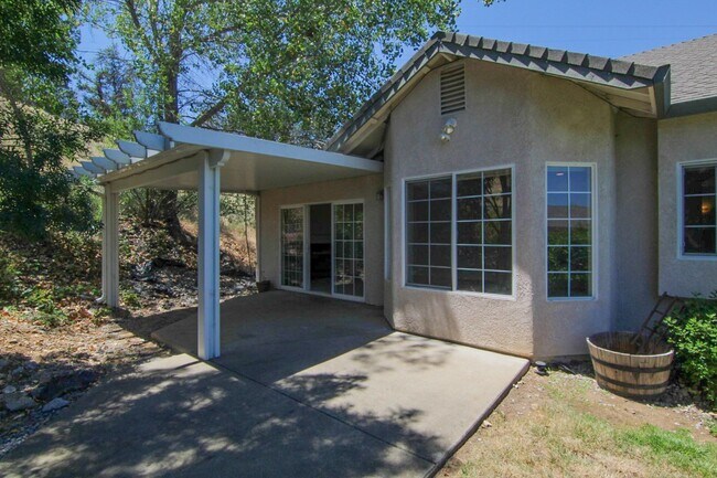 Building Photo - 4 Bedroom Mary Lake Home on Cul-De-Sac