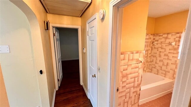 Building Photo - 1807 N Park Ave