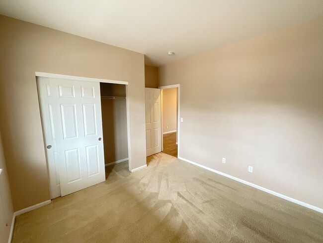 Building Photo - 4 Bedroom Home Available Near Black Forest...