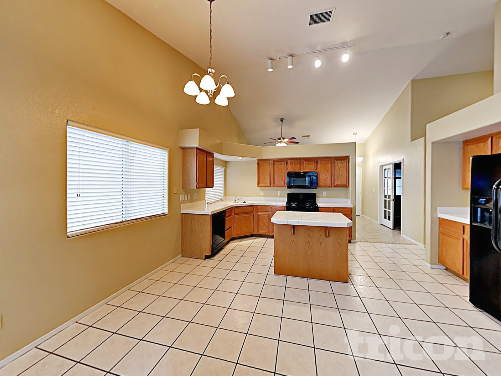 Building Photo - 610 Largo Azul Ave