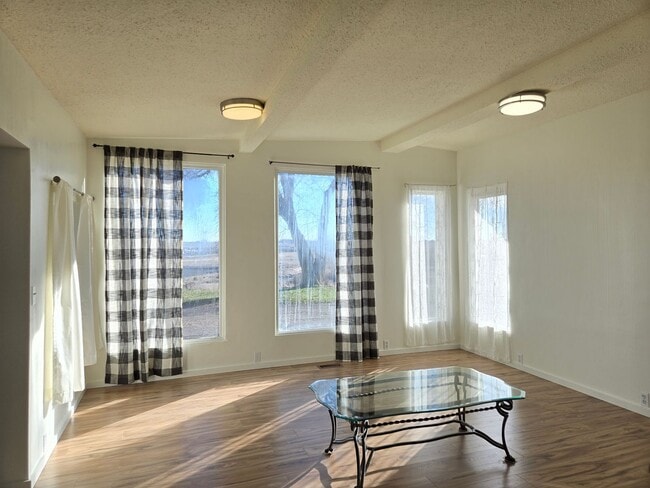 Building Photo - LIght Filled Rambler-Flexible lease term-