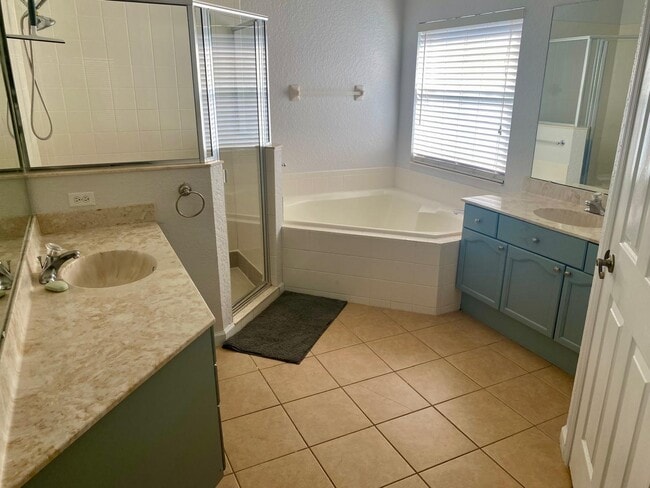 Building Photo - 2914 River Birch Dr