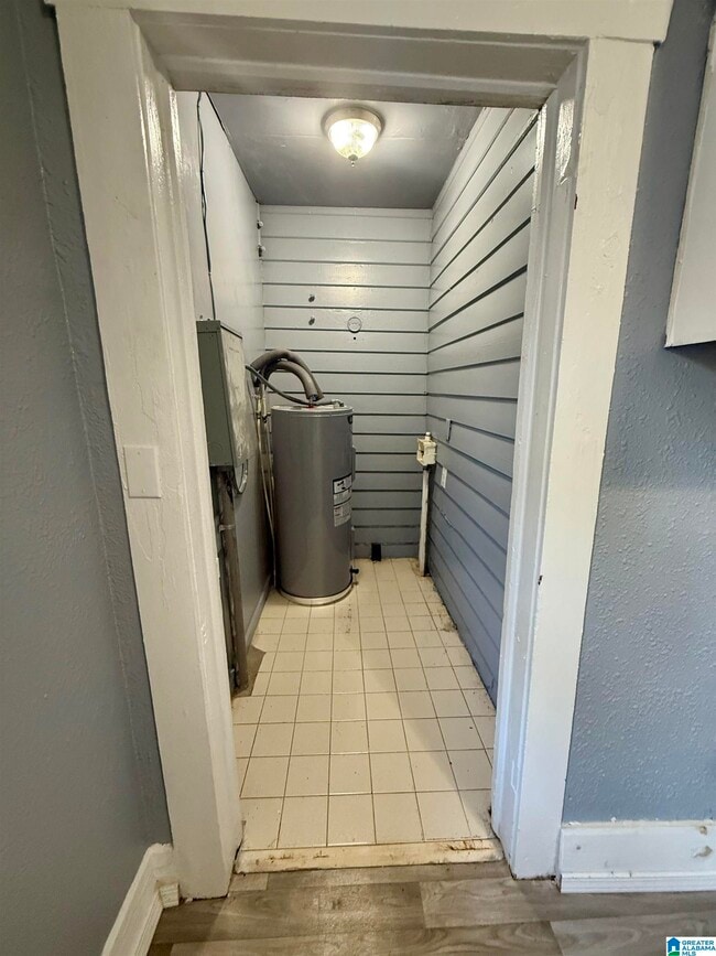 Building Photo - 2335 20th Alley N