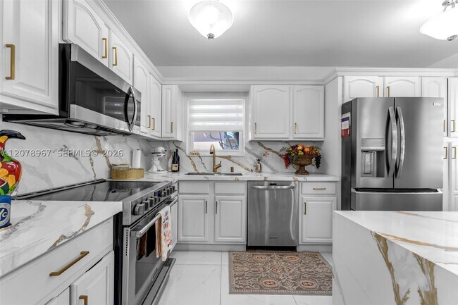 Building Photo - 3110 SW 82nd Ave