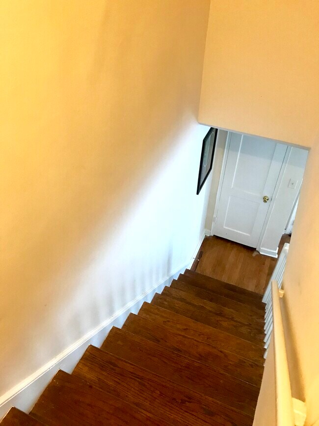 Building Photo - 1647 Valley Ave