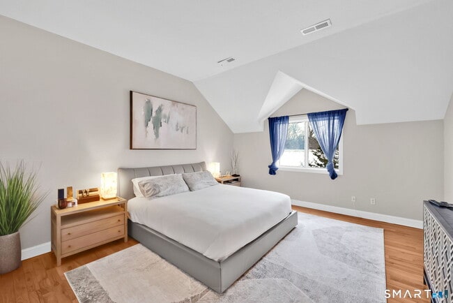 Building Photo - 3200 Madison Ave