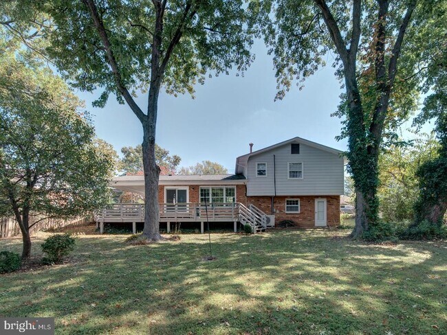Building Photo - 705 Main Dr