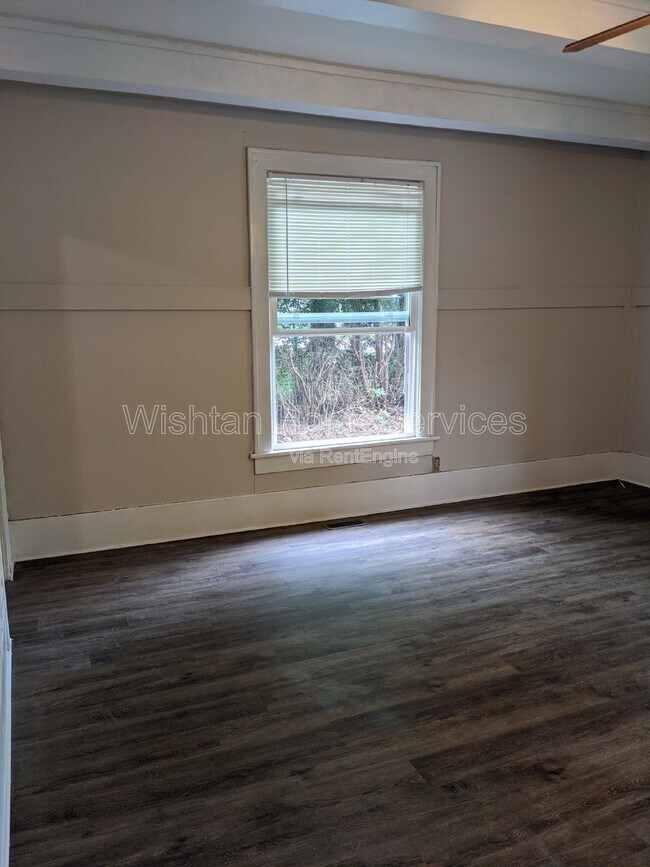 Building Photo - 405 W Murray St