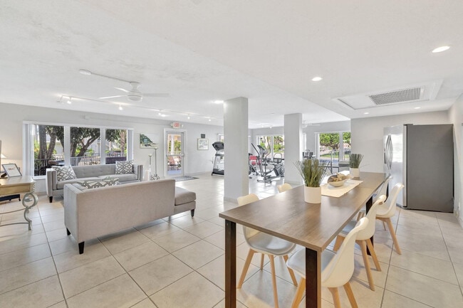 Building Photo - 550 Bayshore Dr