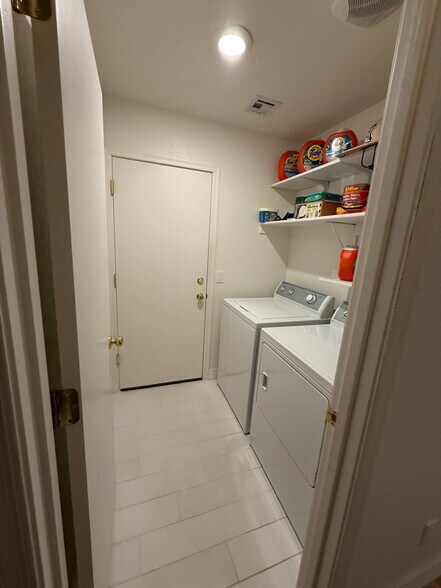 Building Photo - 3328 W Belle Ave