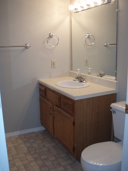 Master bathroom - 1374 S College Mall Rd