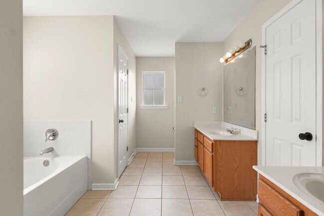Building Photo - 11327 Shady Bend Dr