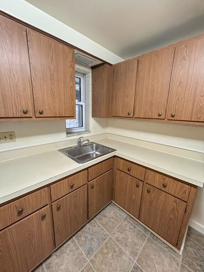 Building Photo - 1028 Fleming St